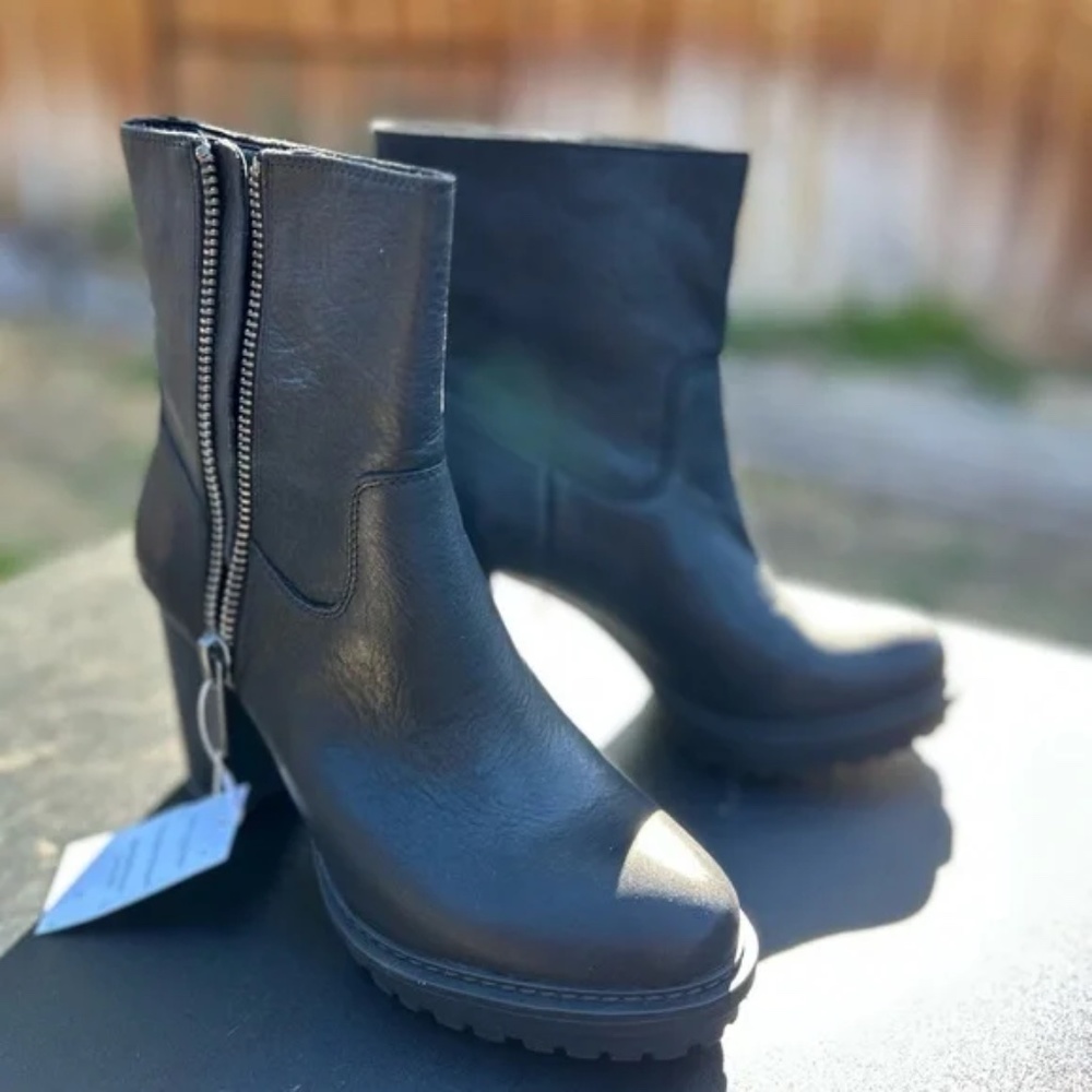 LUCKY BRAND Women's "LK-BAJAX" Side Zip Leather Lug Sole Boots in Black